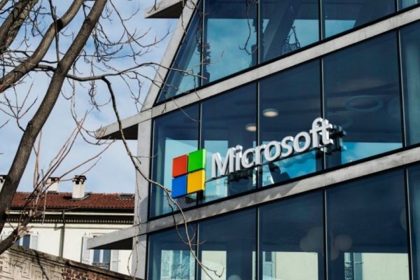 Il prezzo della corsa all'IA sarà mostruoso: centinaia di miliardi di dollari, secondo Microsoft