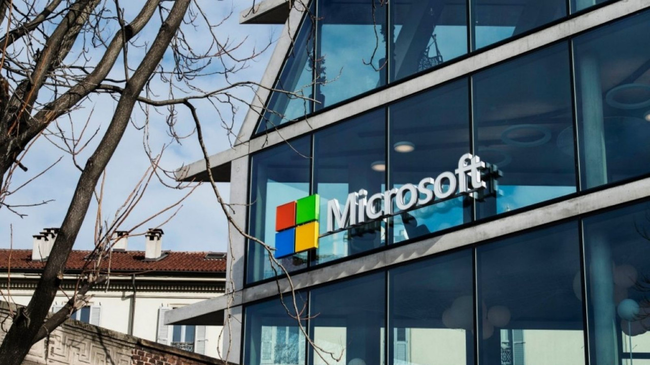 Il prezzo della corsa all'IA sarà mostruoso: centinaia di miliardi di dollari, secondo Microsoft