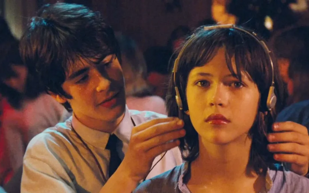 Il walkman, Reality e il primo amore: Il tempo delle mele da 45 anni ci ricorda cosa significa davvero essere adolescenti