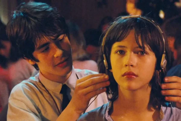 Il walkman, Reality e il primo amore: Il tempo delle mele da 45 anni ci ricorda cosa significa davvero essere adolescenti