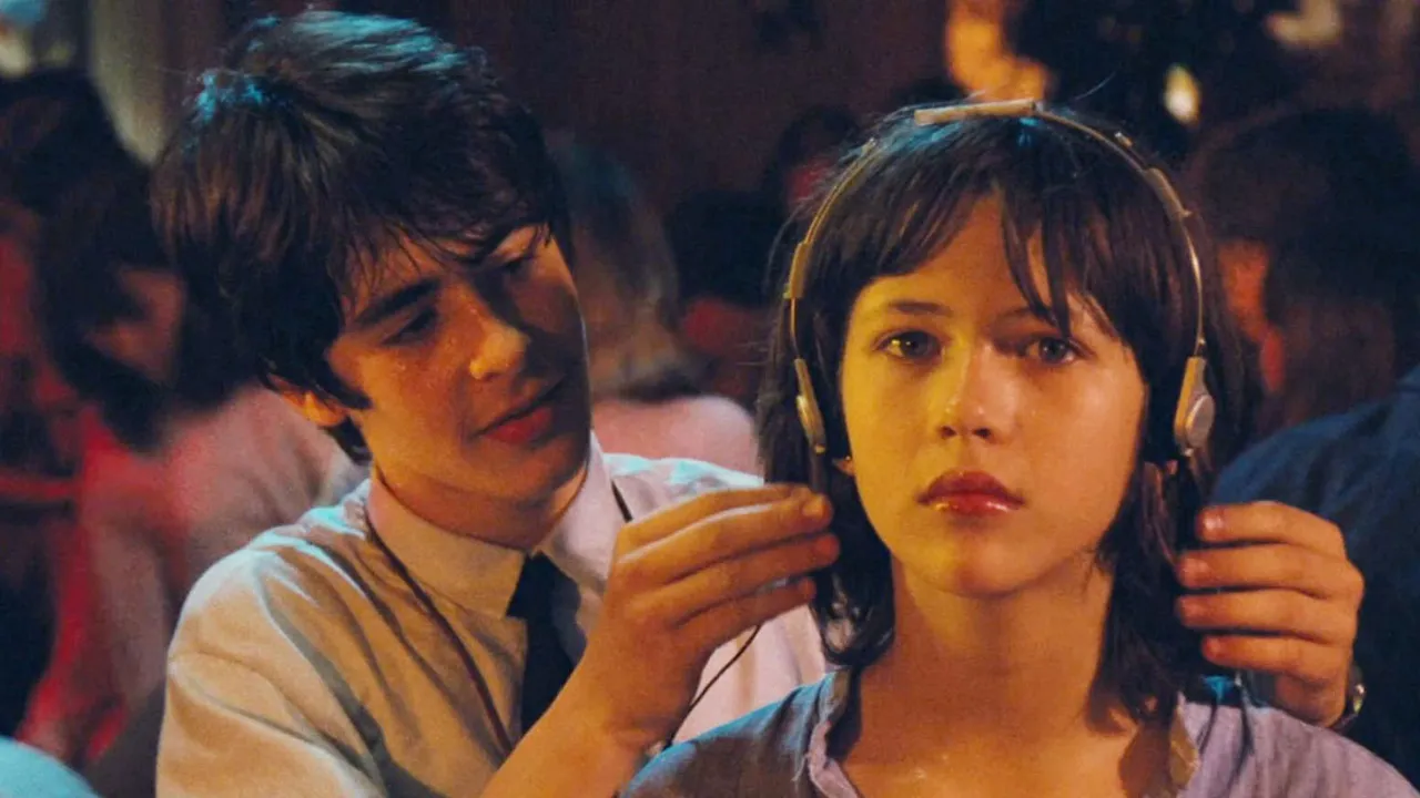 Il walkman, Reality e il primo amore: Il tempo delle mele da 45 anni ci ricorda cosa significa davvero essere adolescenti