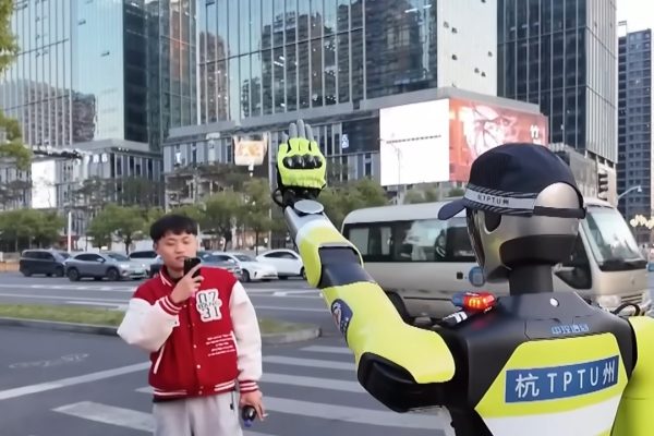 In Cina l'IA prende il posto anche dei poliziotti: ecco come Hangxing No.1 dirige il traffico