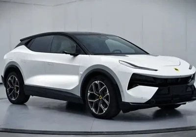 La Lotus Eletre Plug-in esiste davvero, ma è "quasi elettrica". Ha senso?