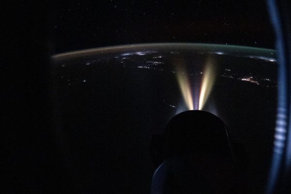 La capsula SpaceX Dragon CRS-33 ha acceso i motori per modificare la quota della Stazione Spaziale Internazionale