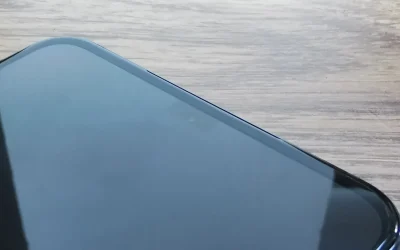 Gli iPhone 18 avranno la selfie camera sotto al display, finalmente