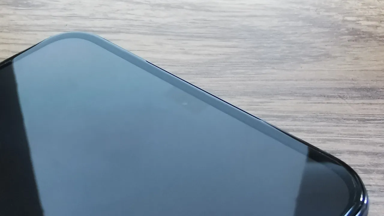 Gli iPhone 18 avranno la selfie camera sotto al display, finalmente