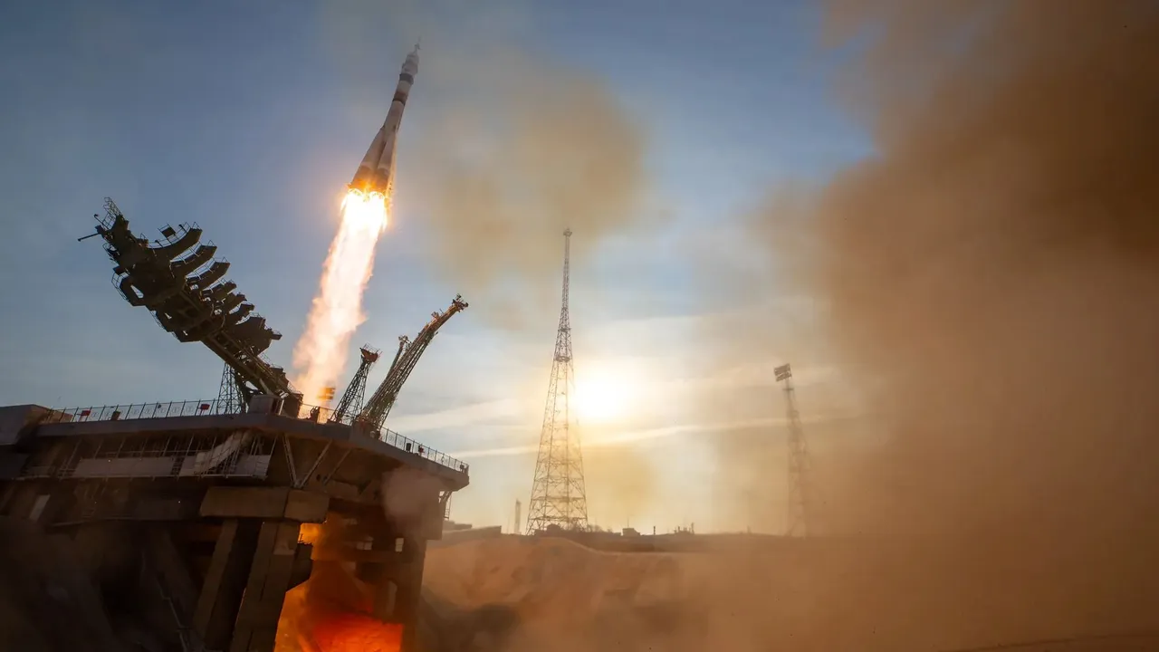Dopo il decollo di una Soyuz ha ceduto la rampa da cui i cosmonauti raggiungono la Iss (ed è una questione seria)
