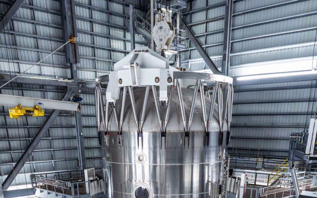 SpaceX: completato parte dell'assemblaggio di Super Heavy Booster 19, prossimo lancio di Starship previsto per l'inizio del 2026