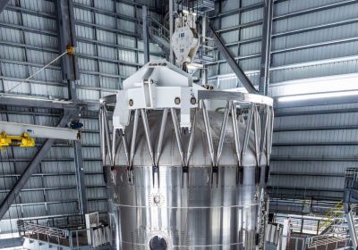 SpaceX: completato parte dell'assemblaggio di Super Heavy Booster 19, prossimo lancio di Starship previsto per l'inizio del 2026