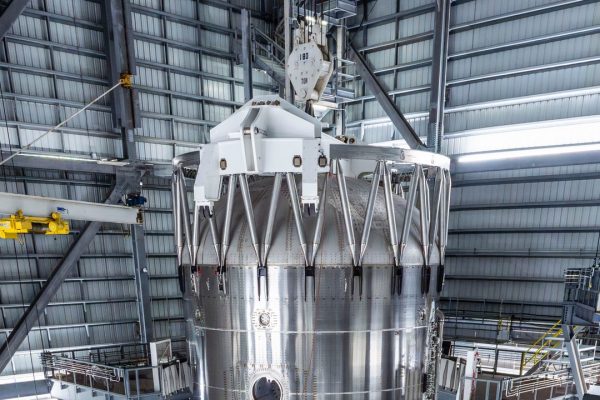 SpaceX: completato parte dell'assemblaggio di Super Heavy Booster 19, prossimo lancio di Starship previsto per l'inizio del 2026