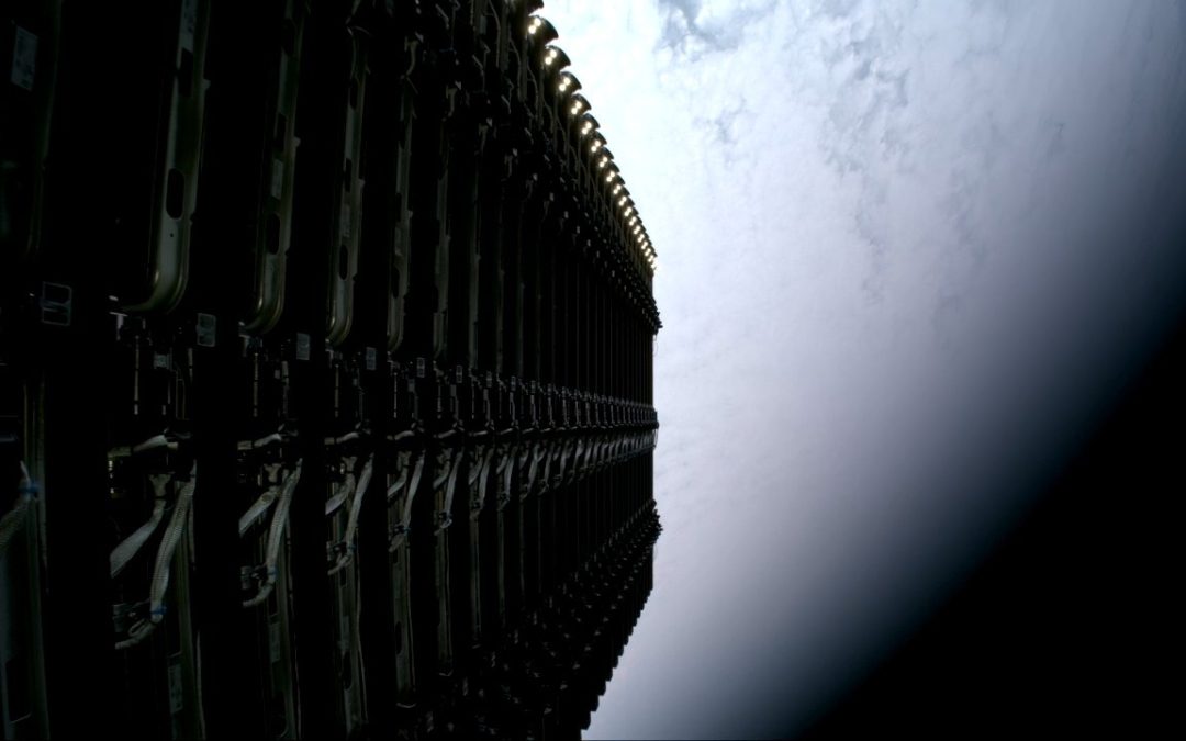 SpaceX ha annunciato che un satellite Starlink ha avuto un problema in orbita, cause ancora da chiarire