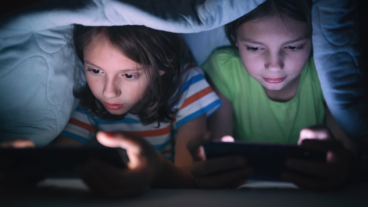 Stop ai social per gli Under 16: l'Australia è pronta e Meta ha iniziato a bloccare gli account