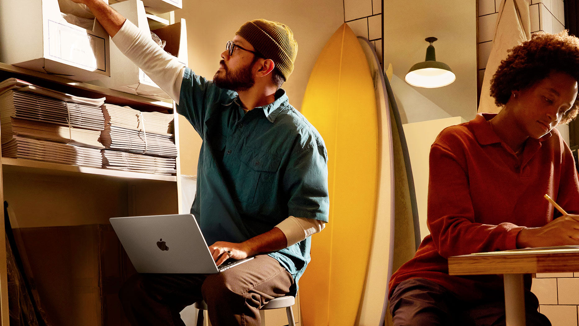 Torna MacBook Air con chip M4 scontato di 300€, tutti i colori per il 16/256GB, 2 per il 16/512GB