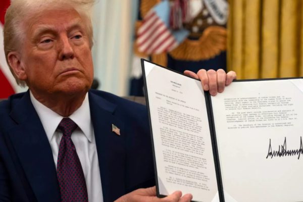 Stretta totale sull'AI negli USA: Trump firma l'ordine esecutivo che impone un'unica regolazione nazionale
