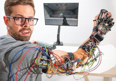 Un Mousepad per mirare meglio: uno youtuber crea il cheat invisibile sotto la scrivania