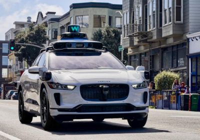 Un blackout a San Francisco manda in tilt la città: bloccati anche i robotaxi di Waymo