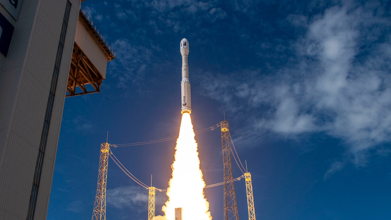 Un razzo spaziale Arianespace Vega C ha portato in orbita il satellite sudcoreano KOMPSAT-7