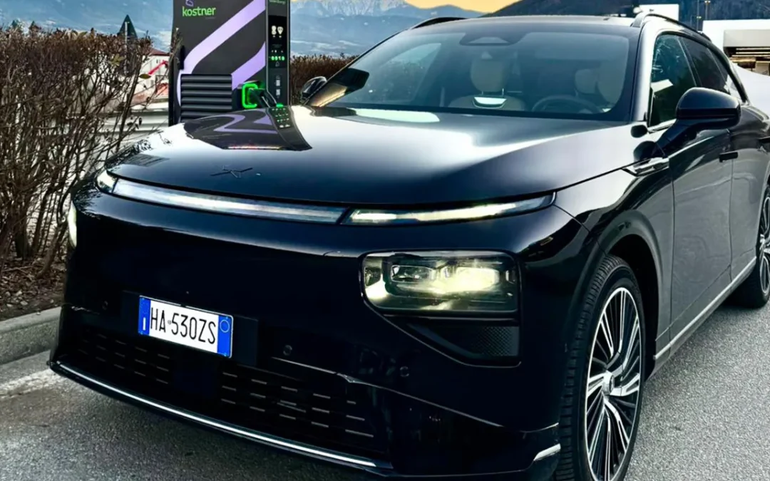 XPeng G9 MY26 segna il record europeo per la potenza di ricarica: 453 kW con una curva stabile