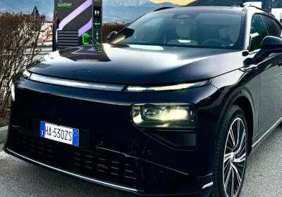 XPeng G9 MY26 segna il record europeo per la potenza di ricarica: 453 kW con una curva stabile