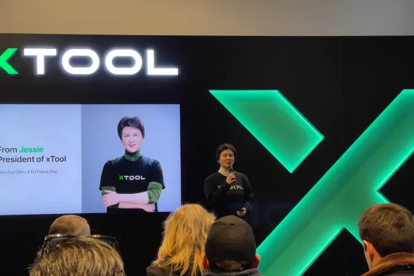 xTool sbarca in Europa, sede a Düsseldorf e e nuovo incisore F2 Ultra Uv