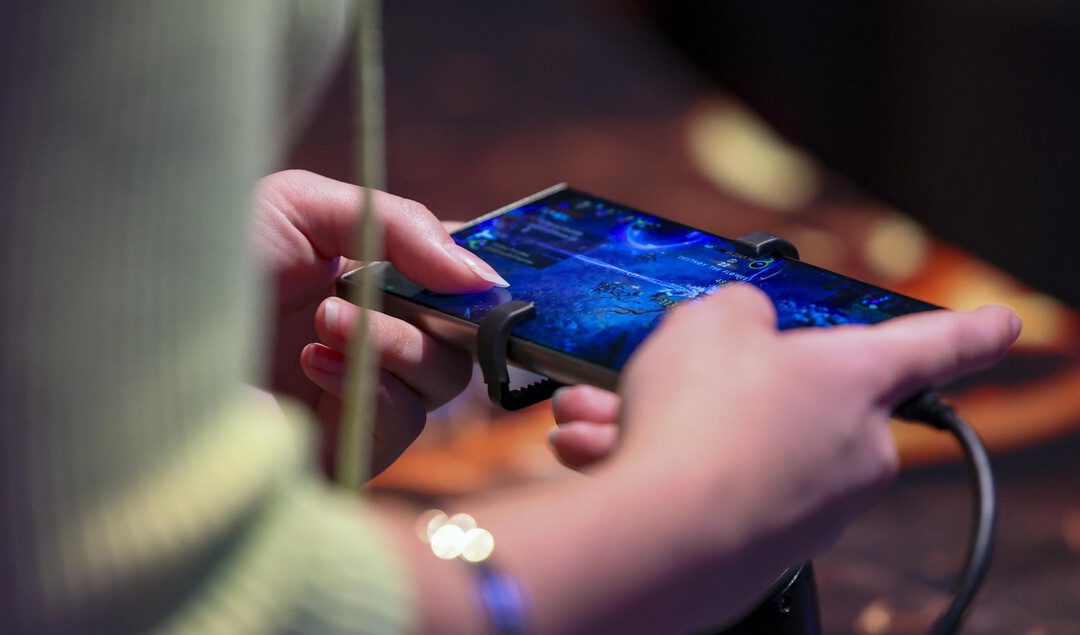 Un terzo delle chat dei minori americani con l’IA tratta violenza e sesso – Future Tech