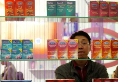 Calo delle nascite in Cina, Pechino torna a tassare i contraccettivi per la prima volta dopo 30 anni