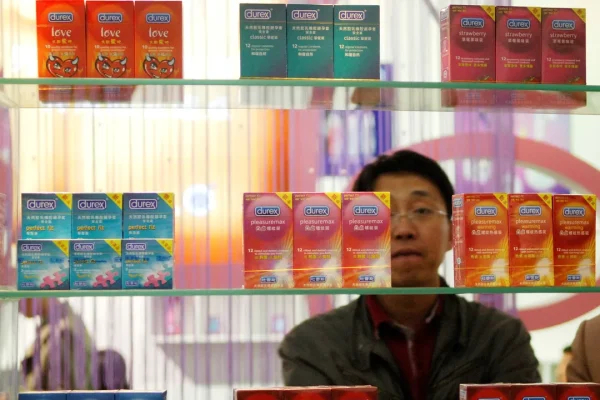 Calo delle nascite in Cina, Pechino torna a tassare i contraccettivi per la prima volta dopo 30 anni