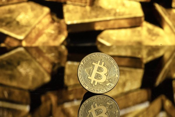 Criptovalute in calo, il Bitcoin scende a 90.271 dollari – Notizie