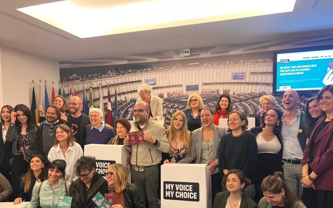 Aborto sicuro, il Parlamento europeo ha approvato il testo dell’iniziativa My Voice, My Choice