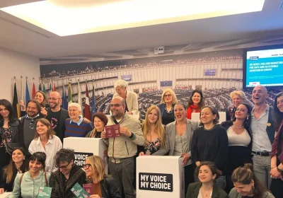 Aborto sicuro, il Parlamento europeo ha approvato il testo dell’iniziativa My Voice, My Choice