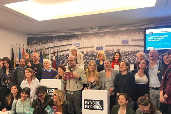 Aborto sicuro, il Parlamento europeo ha approvato il testo dell’iniziativa My Voice, My Choice