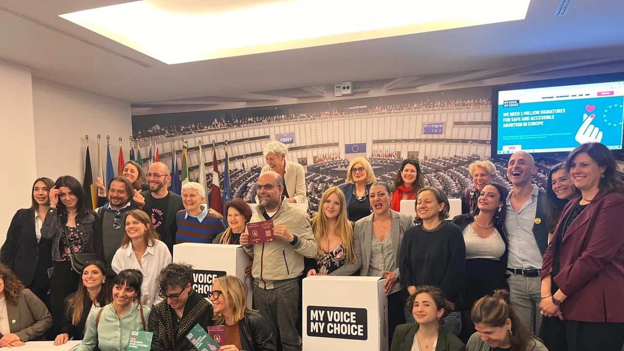 Aborto sicuro, il Parlamento europeo ha approvato il testo dell’iniziativa My Voice, My Choice