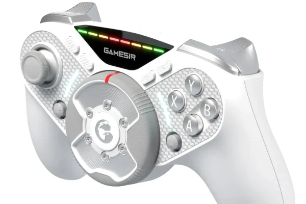 Il controller con il mini volante integrato per giocare ai simulatori di guida