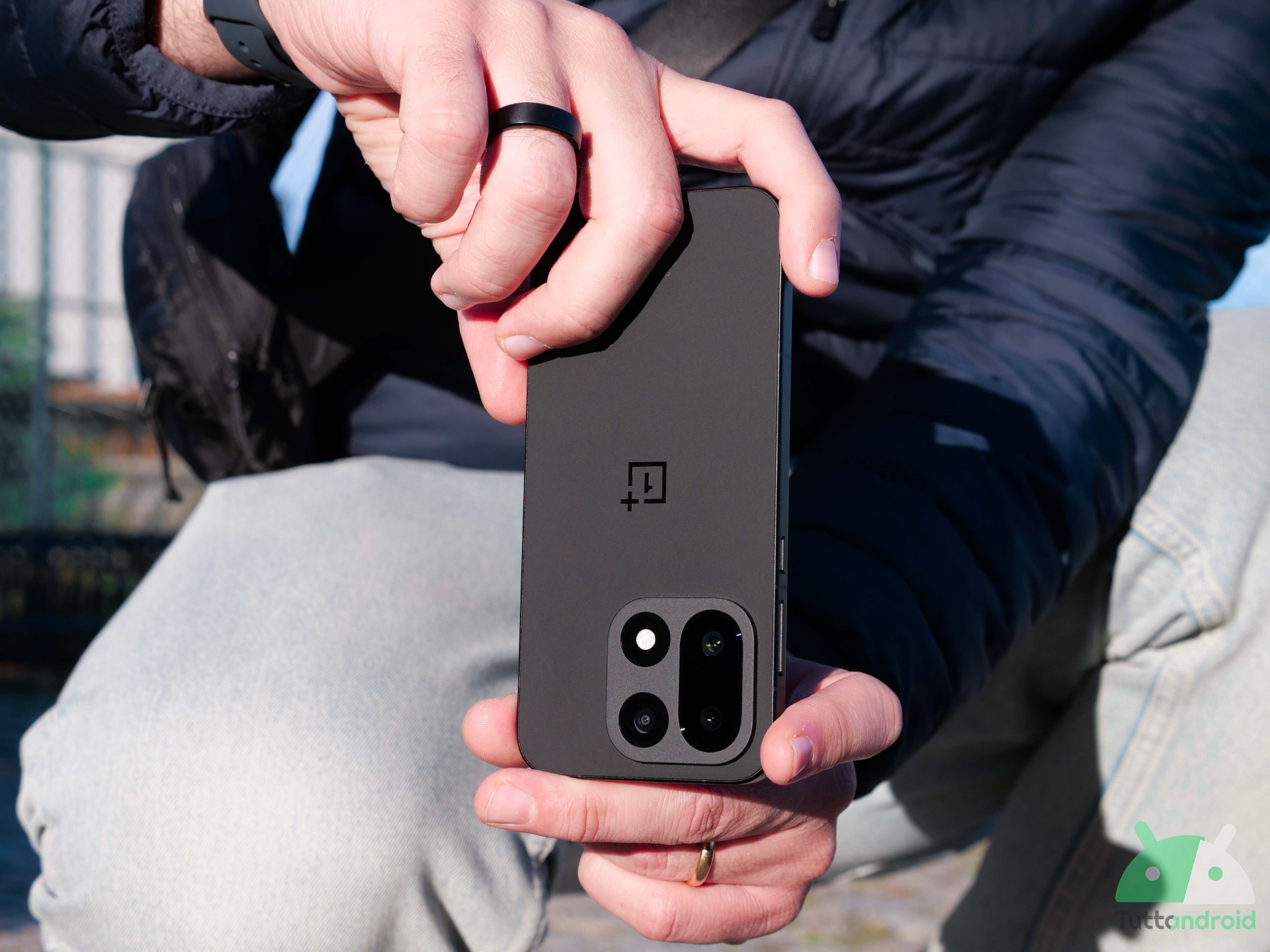 OnePlus 15: nuovo update con miglioramenti e patch