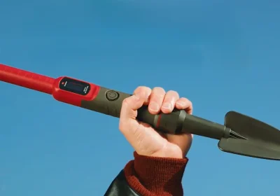 La vanga con metal detector integrato che promette di rivoluzionare la caccia ai tesori