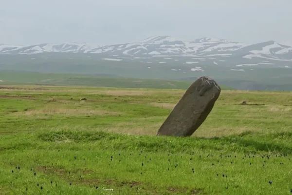 Svelato il mistero delle “pietre drago” delle montagne dell’Armenia, ultime testimoni di un antico culto dell’acqua