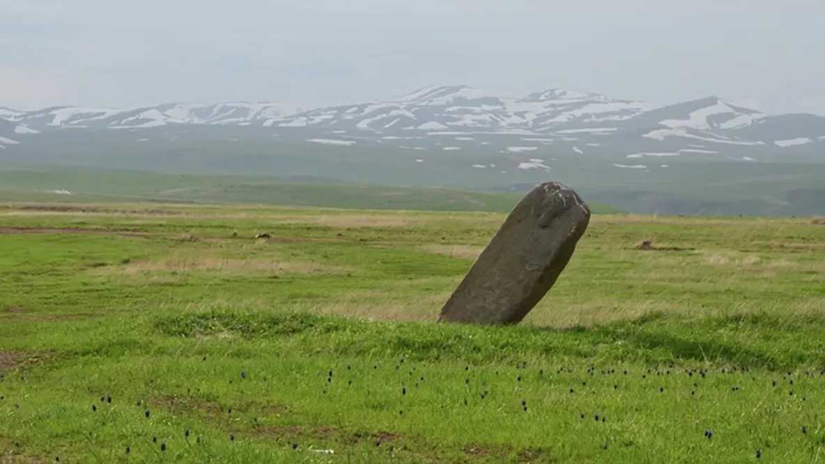 Svelato il mistero delle “pietre drago” delle montagne dell’Armenia, ultime testimoni di un antico culto dell’acqua