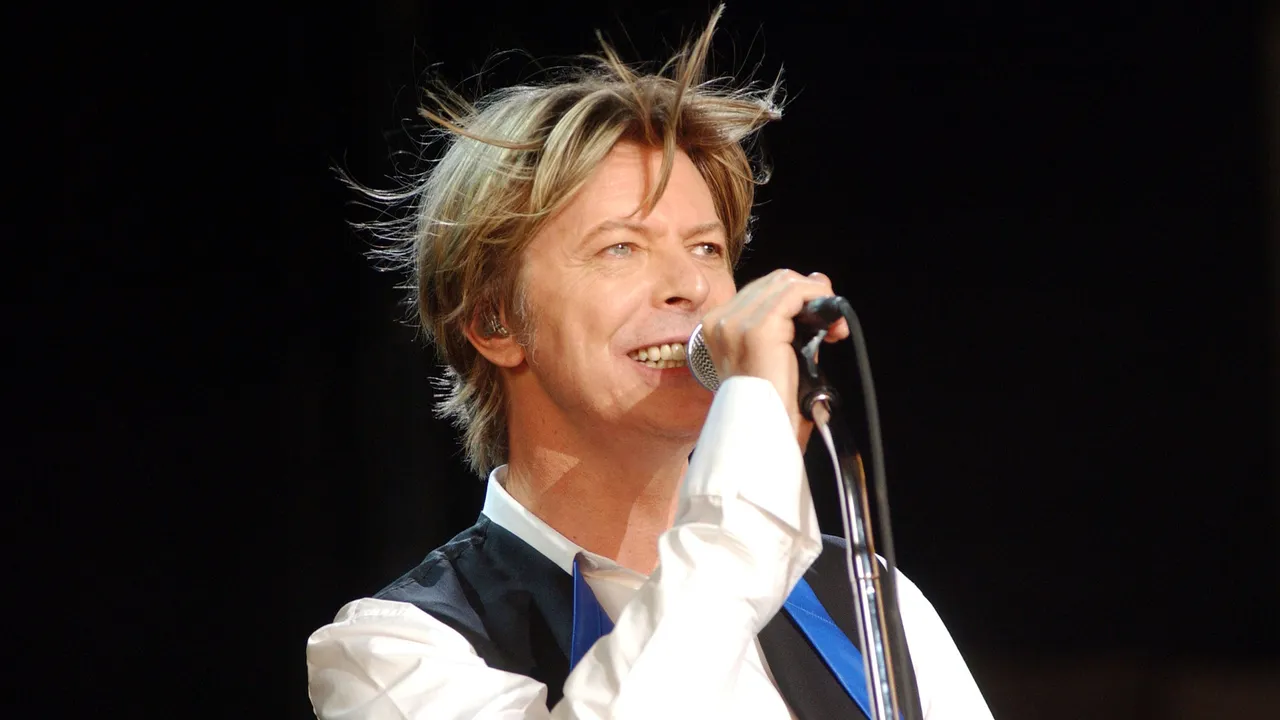Dieci anni fa moriva David Bowie lasciandoci il suo ultimo e indimenticabile capolavoro, Blackstar