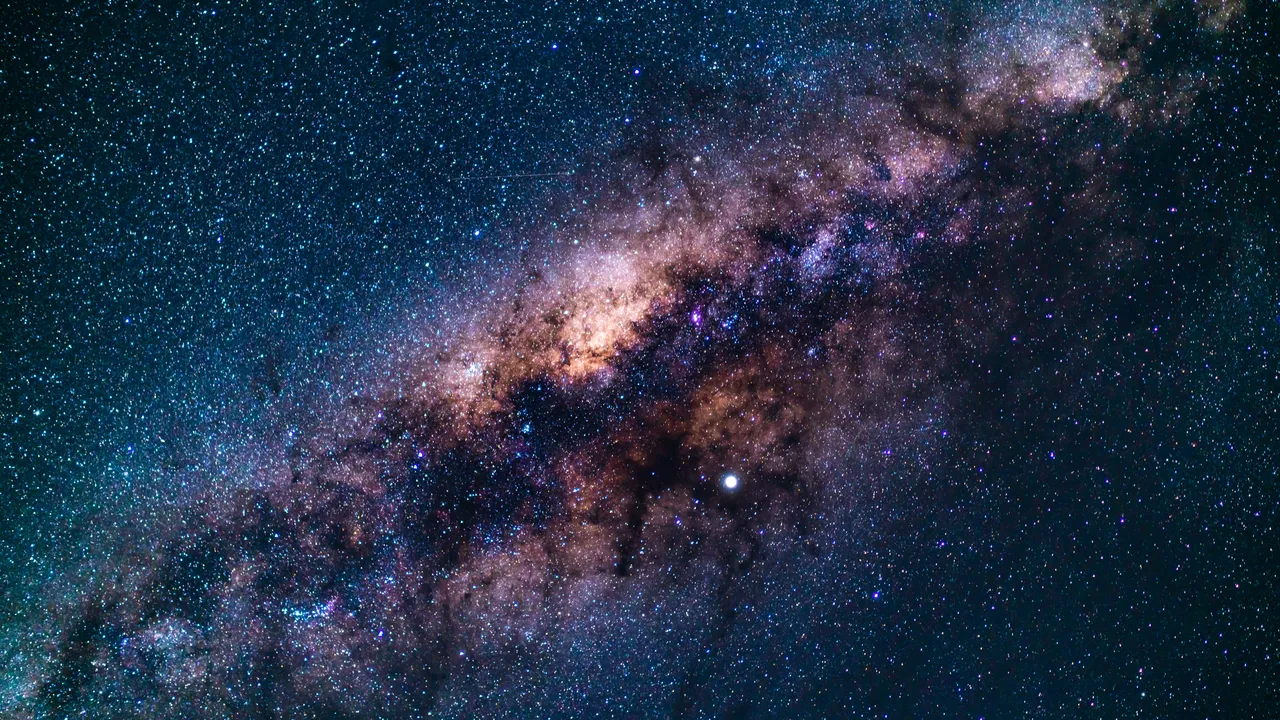 Gli astronomi sono riusciti a pesare per la prima volta un pianeta vagabondo (e ha una massa simile a quella di Saturno)