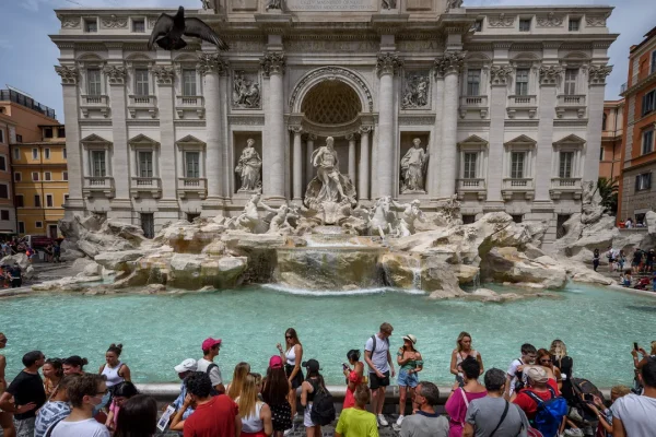 La Fontana di Trevi dal 2 febbraio sarà a a pagamento, cosa cambia per uno dei simboli di Roma