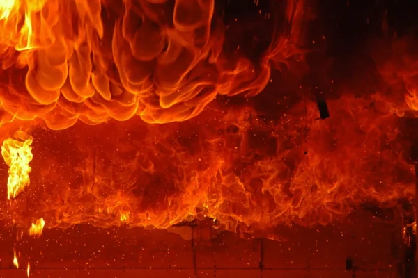 Cos’è il flashover di un incendio e come si sviluppa il fenomeno repentino e violentissimo