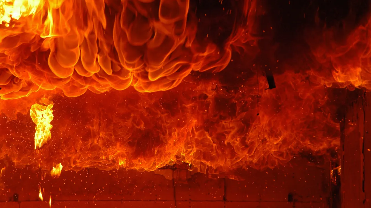 Cos’è il flashover di un incendio e come si sviluppa il fenomeno repentino e violentissimo