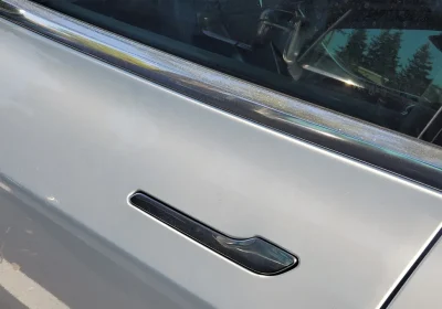 Maniglie a scomparsa nelle auto: sono davvero sicure o diventano un pericolo in caso di incidente?