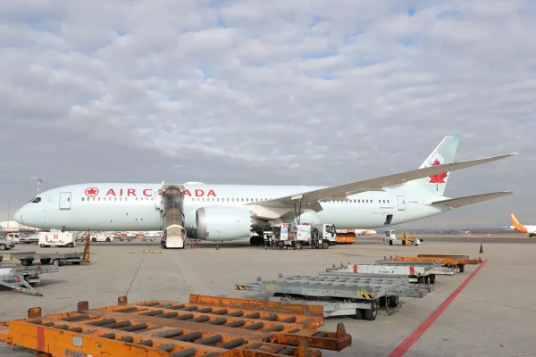 Perché la tassa tutta italiana sui pacchi da 2 euro ha fatto crollare il traffico cargo di Malpensa