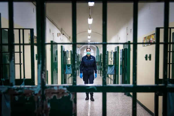 In carcere la vita tecnologica è ferma a decenni fa, ma c’è un servizio di email che cerca di abbattere queste barriere