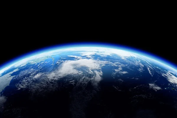 Possiamo stare tutti tranquilli, la Terra non perderà gravità la prossima estate