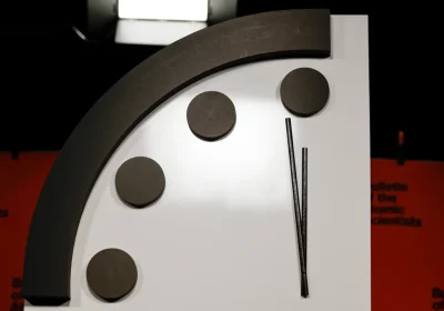 Le lancette dell’orologio dell’Apocalisse si sono spostate a 85 secondi dalla mezzanotte (e cosa significa questo per noi)