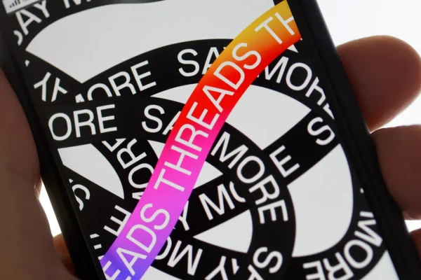 Threads supera X su mobile, più utenti attivi e una crescita costante