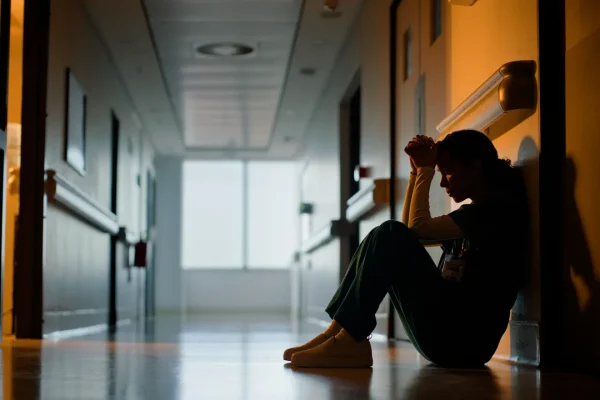 È sempre più urgente parlare della salute mentale di medici e infermieri