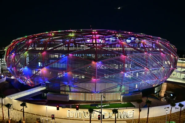Lo smart stadium sta cambiando lo sport: AI, realtà aumentata e tifosi al centro dell’esperienza